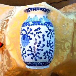 Asian Blue and White Urn Vase Backstamp